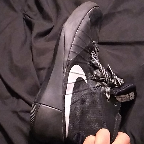 Nike's - Picture 8 of 8